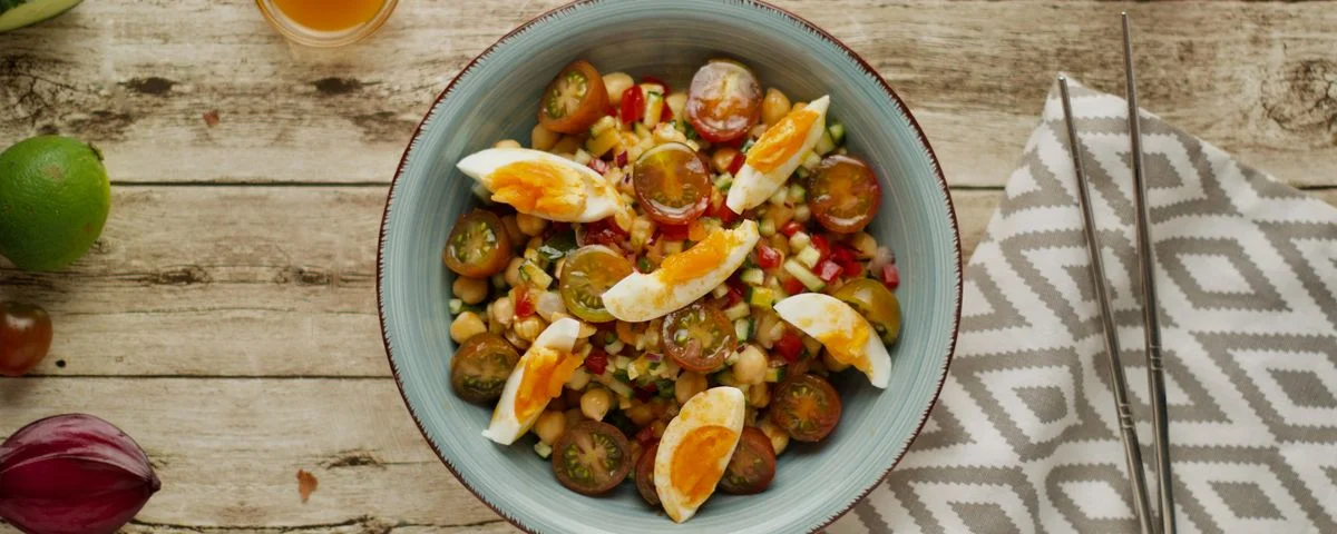 Kit de receta Ensalada de garbanzo con huevo y vinagreta picante